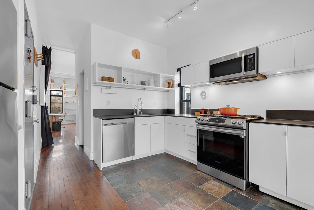 305 East 4th Street, Unit 5 photo 3