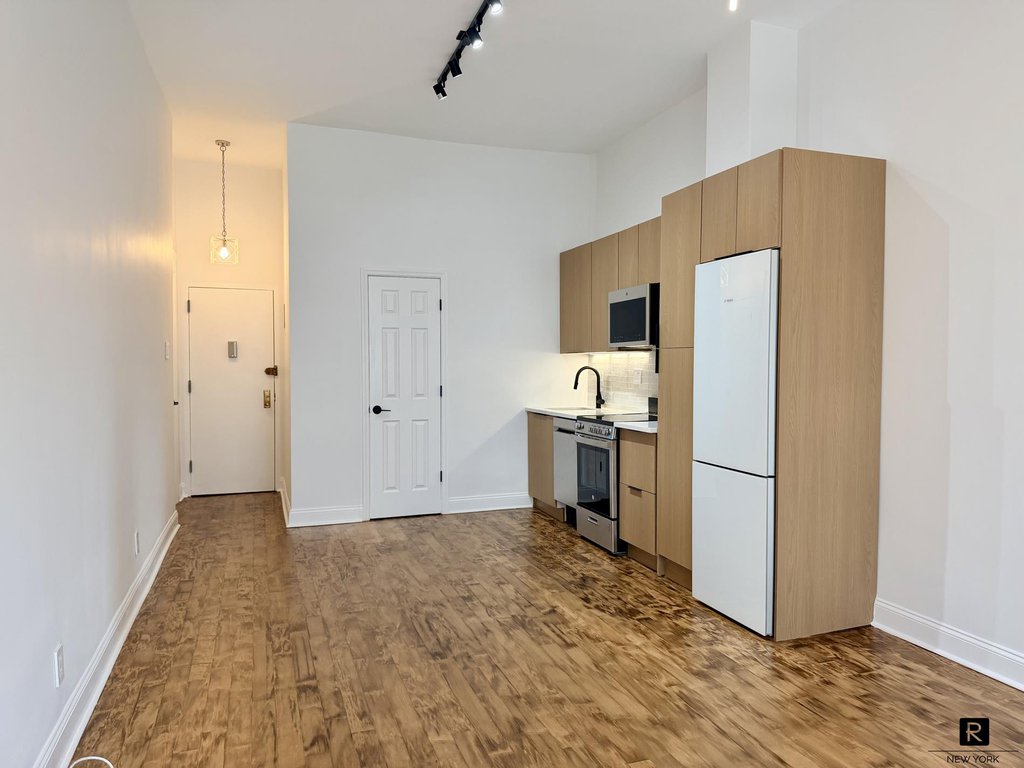140 West 69th Street, Unit 72C photo 7