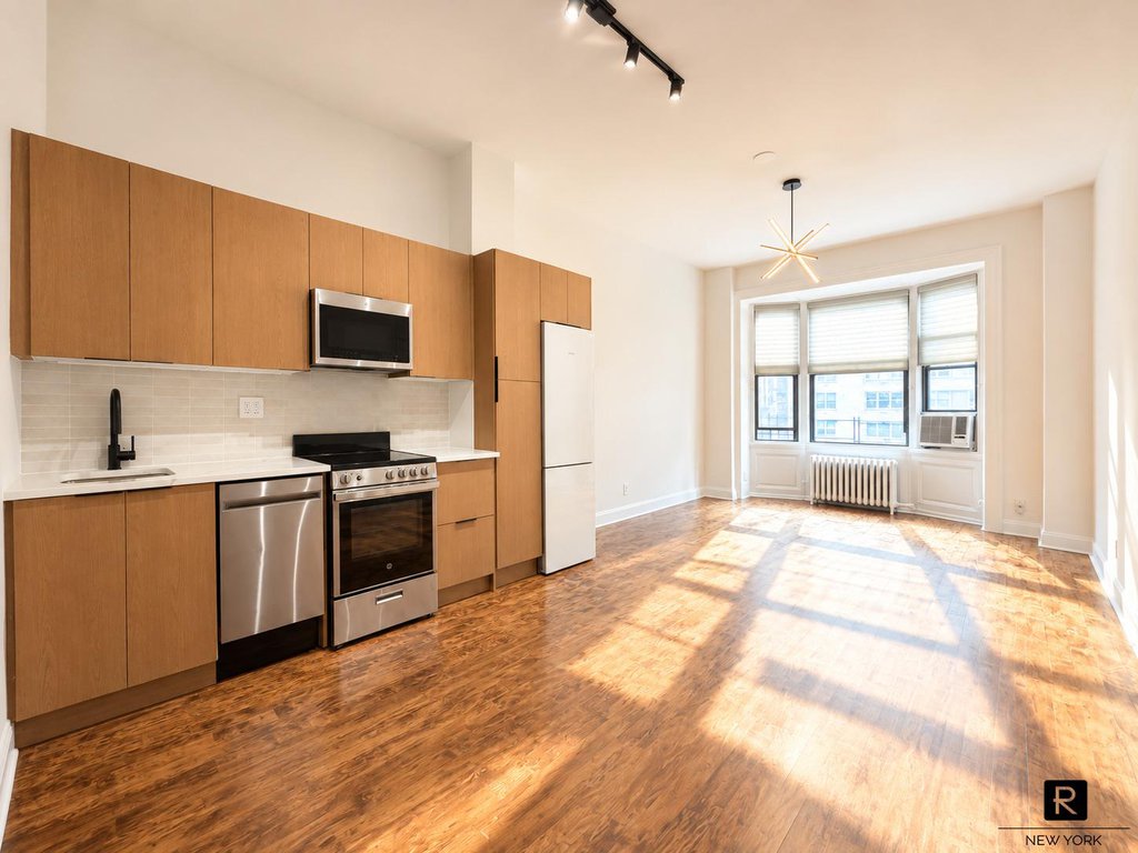 140 West 69th Street, Unit 72C photo 5