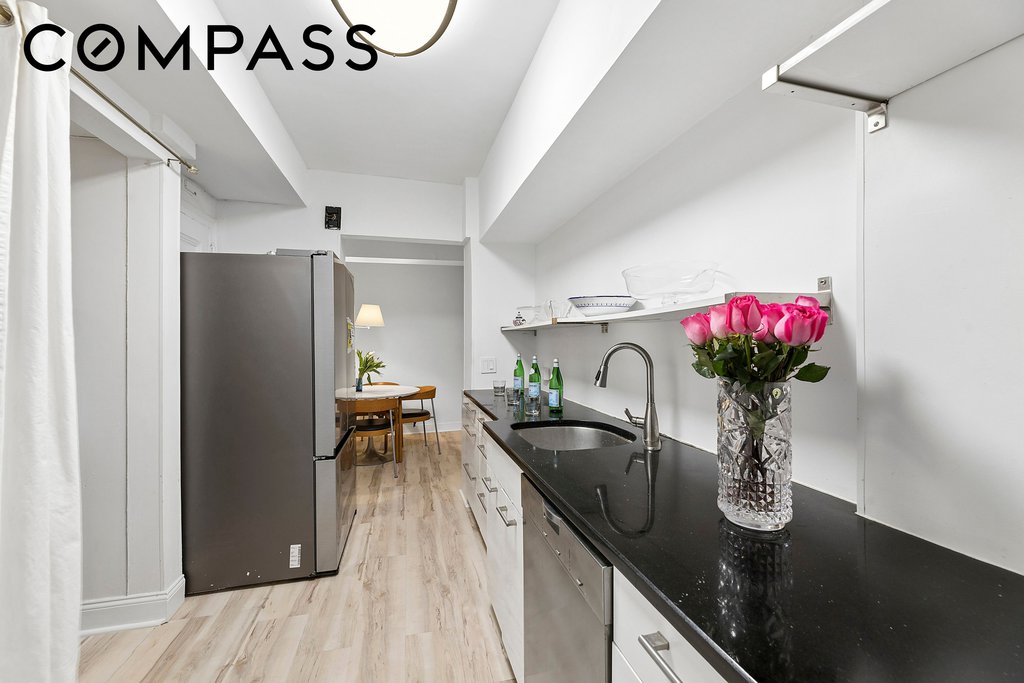 205 East 69th Street, Unit 2A photo 4