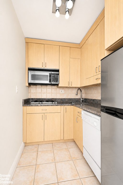 345 East 52nd Street, Unit 9A photo 5