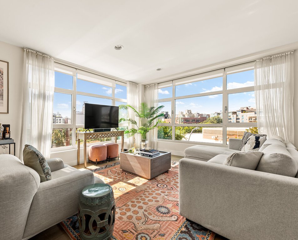 450 Manhattan Avenue, Unit 4A photo 2