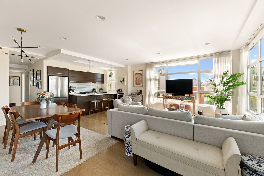 450 Manhattan Avenue, Unit 4A photo 3