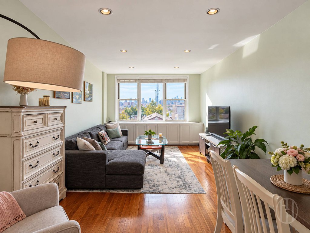 50-15 39th Street, Unit 4d photo 2