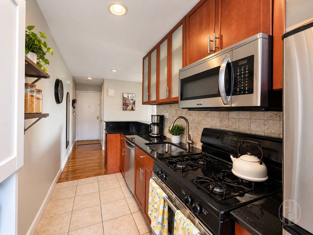 50-15 39th Street, Unit 4d photo 9