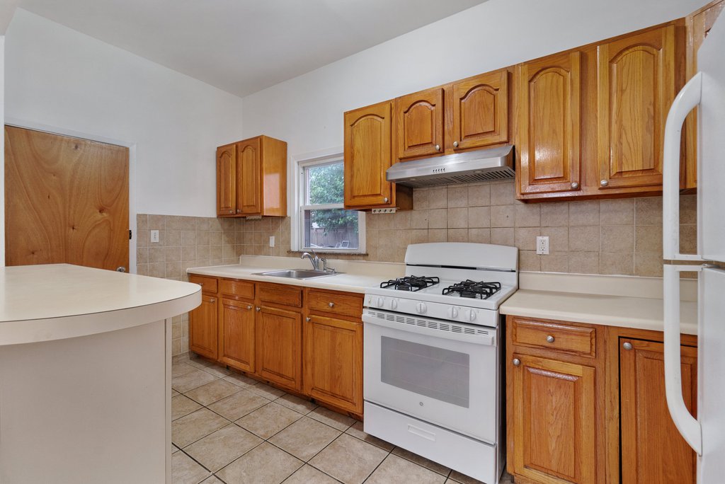30-92 42nd Street – For Sale photo 32