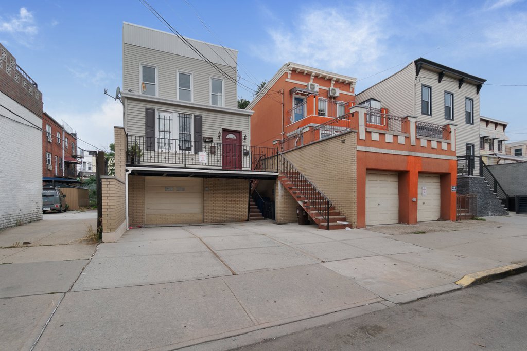 30-92 42nd Street – For Sale photo 33