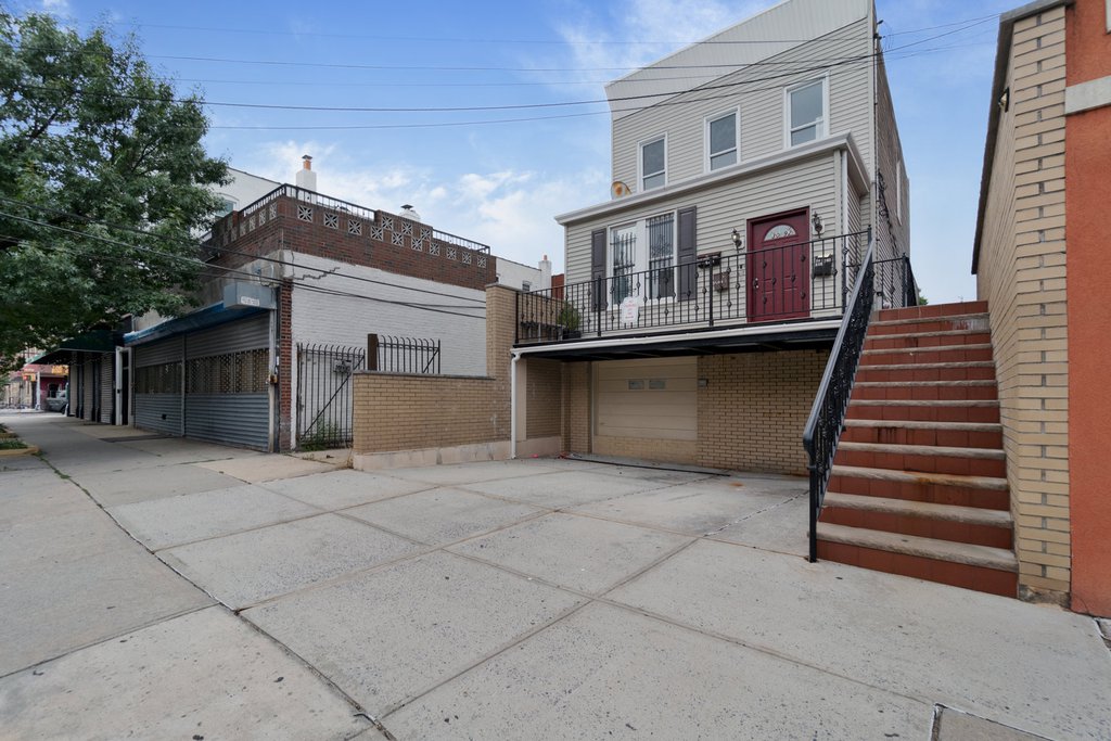 30-92 42nd Street – For Sale photo 34
