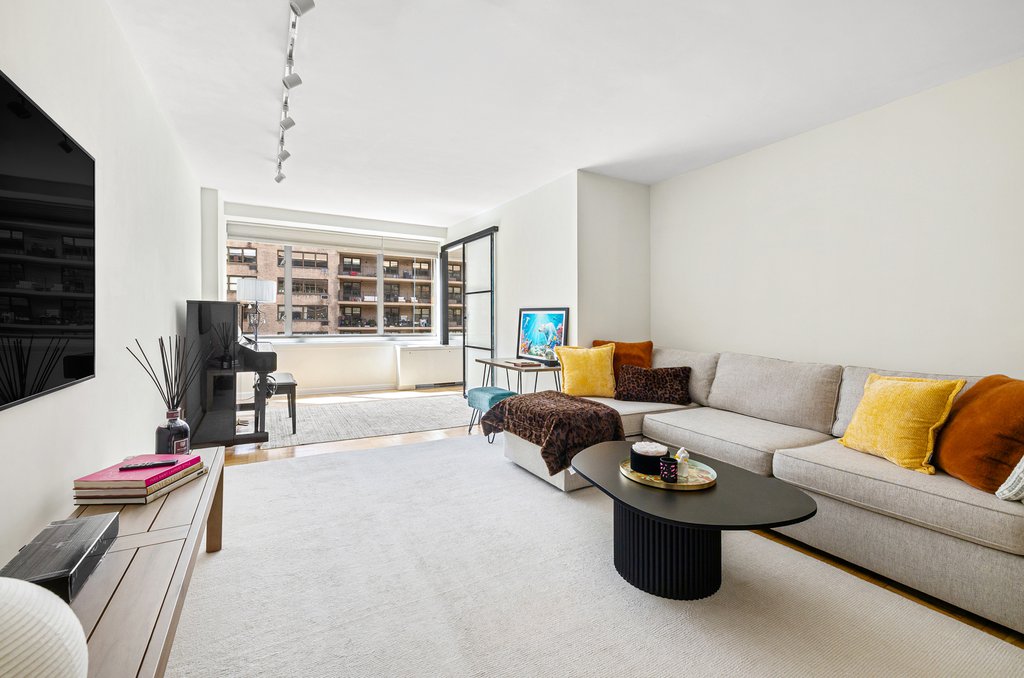 315 West 70th Street, Unit 14B2 photo 2