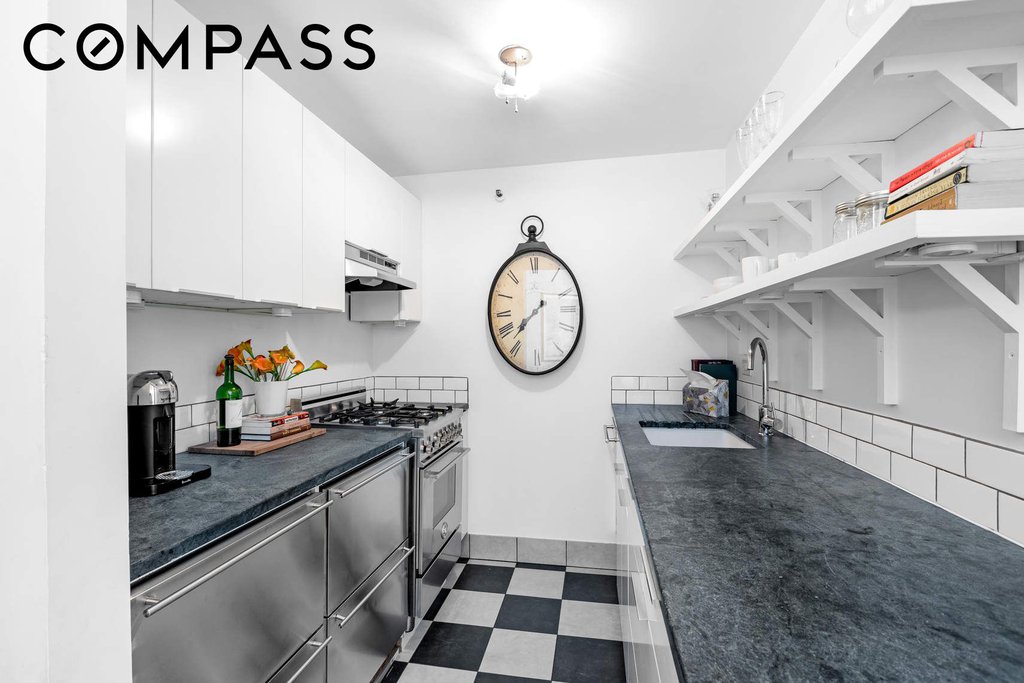 77 Bleecker Street, Unit 819 photo 7
