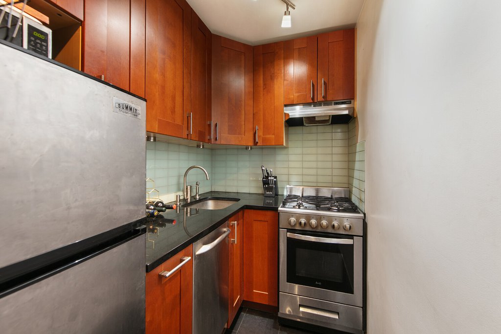 201 West 21st Street, Unit 6H photo 2