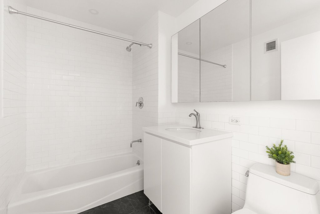 90 William Street, Unit 14D photo 5