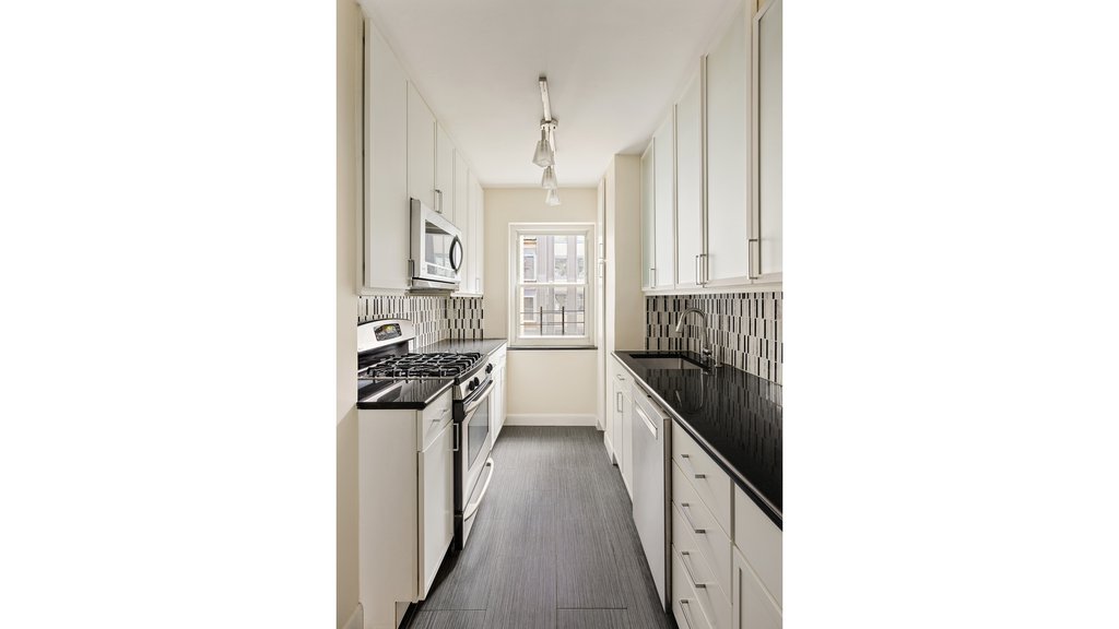 345 East 56th Street, Unit 7J photo 9