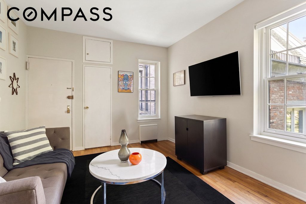 345 West 21st Street, Unit 4B photo 2