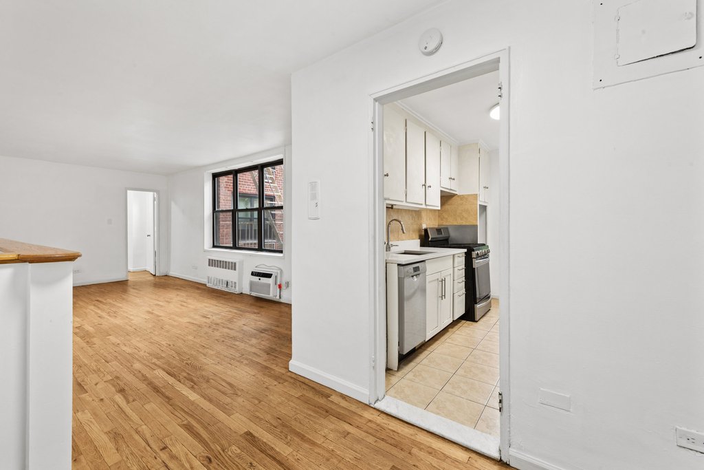 185 Prospect Park Southwest, Unit 304 photo 3