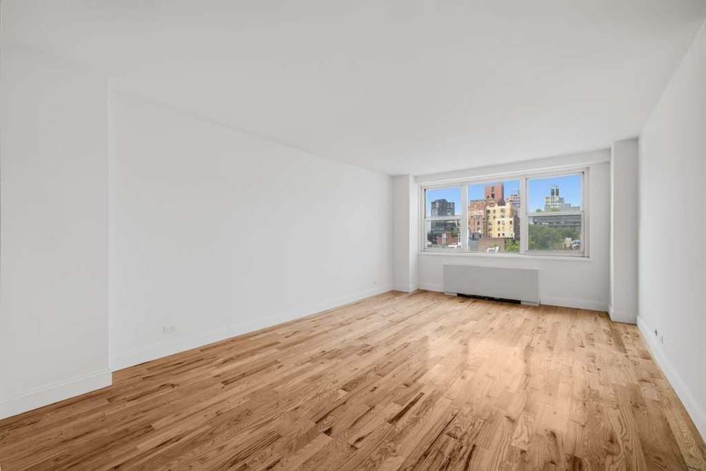 360 West 22nd Street, Unit 8D photo 2