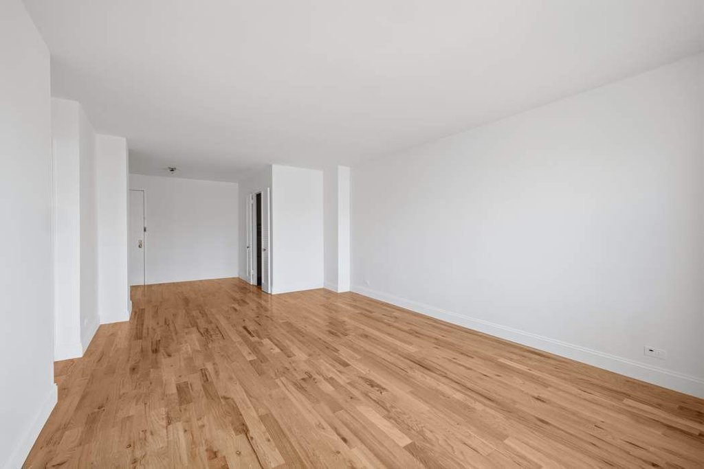 360 West 22nd Street, Unit 8D photo 5