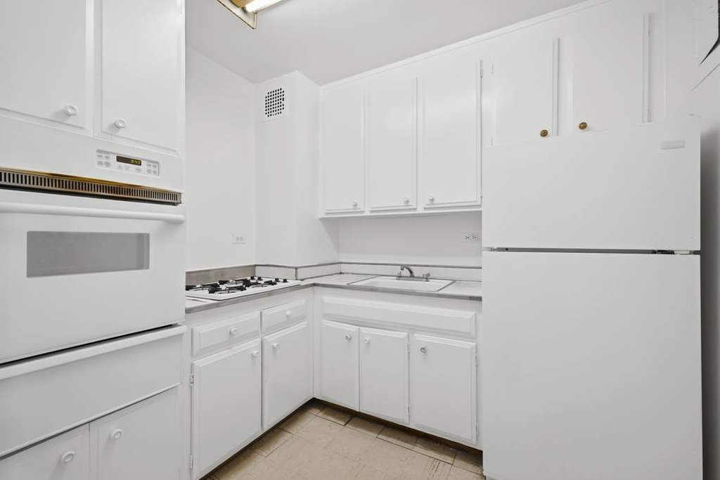 360 West 22nd Street, Unit 8D photo 6