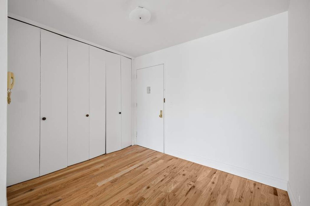 360 West 22nd Street, Unit 8D photo 11
