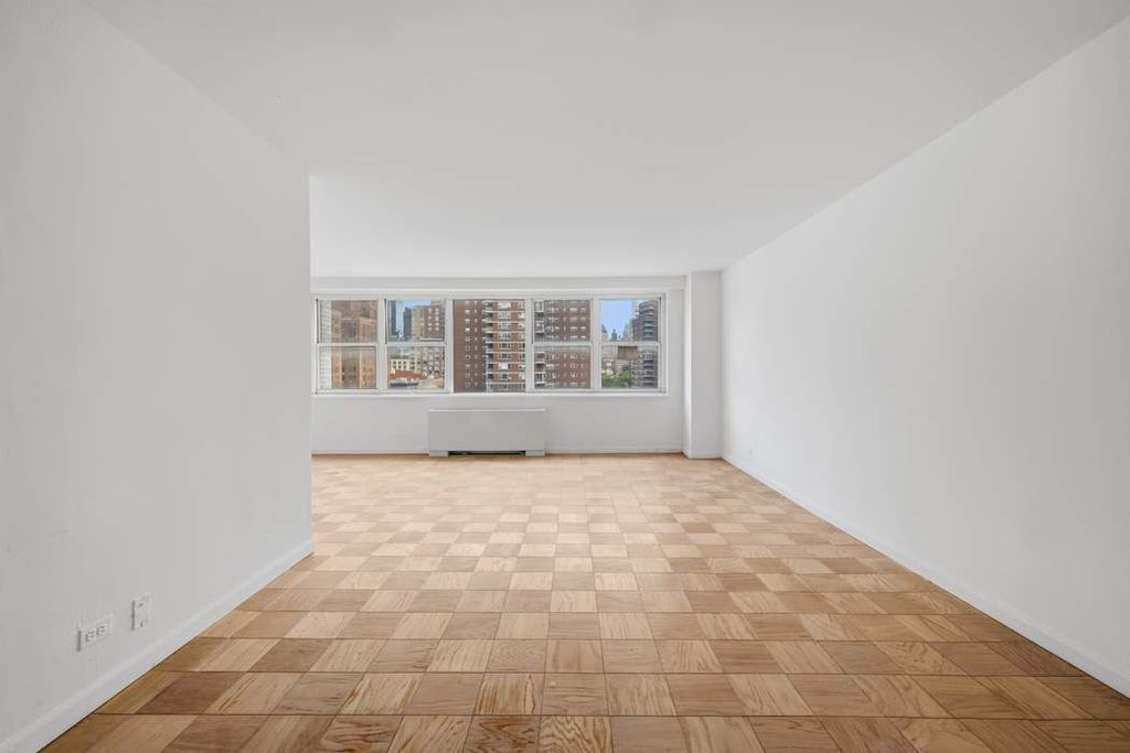 360 West 22nd Street, Unit 11H photo 2