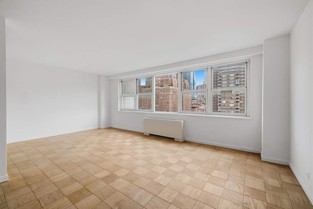 360 West 22nd Street, Unit 11H photo 4