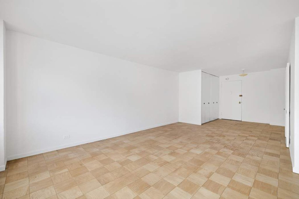 360 West 22nd Street, Unit 11H photo 7