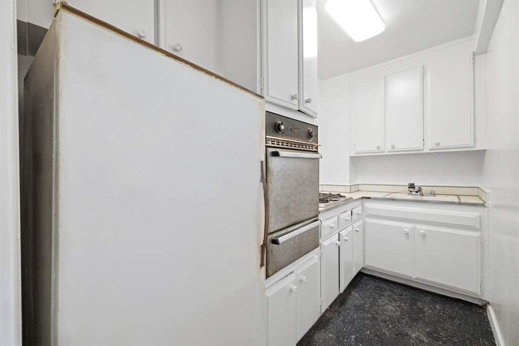 360 West 22nd Street, Unit 11H photo 8