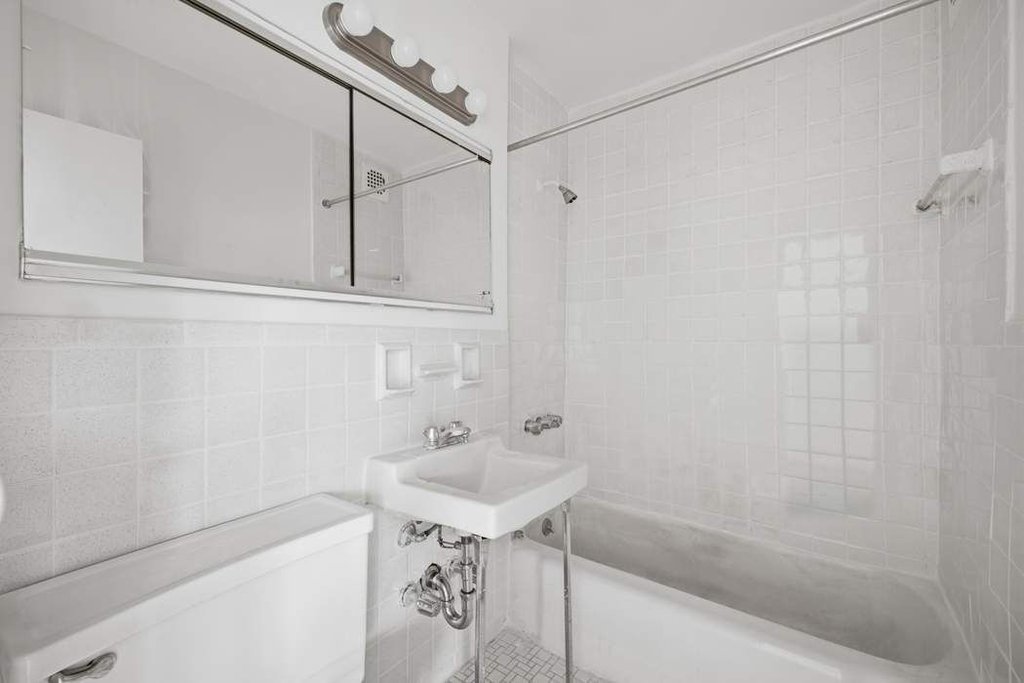 360 West 22nd Street, Unit 11H photo 9