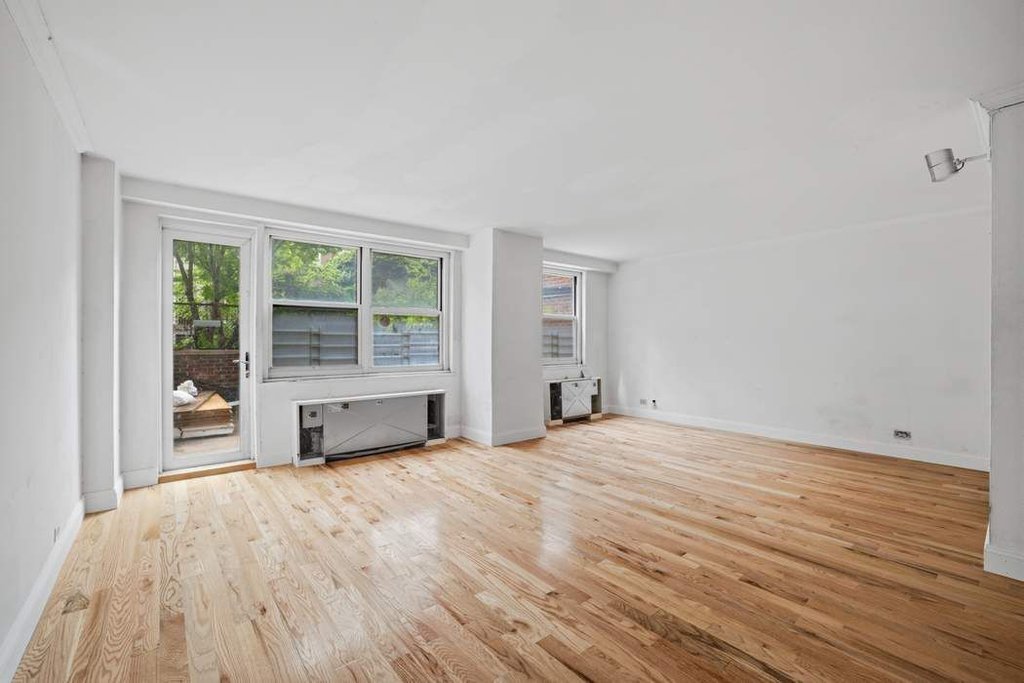 360 West 22nd Street, Unit 1R photo 4