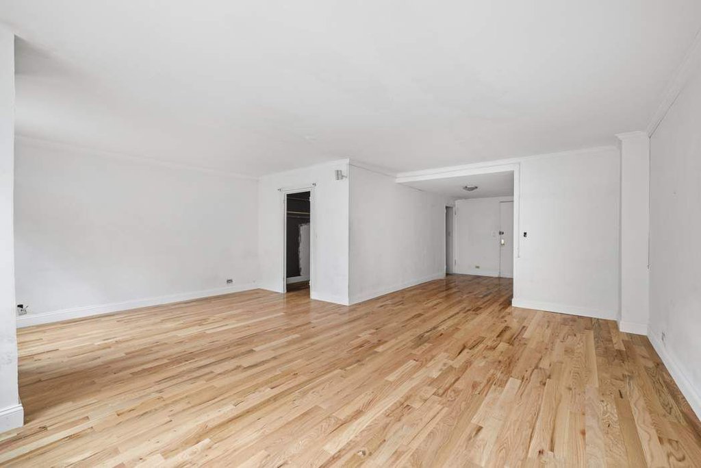 360 West 22nd Street, Unit 1R photo 8