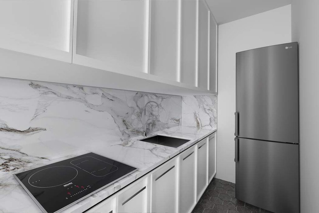 360 West 22nd Street, Unit 1R photo 9