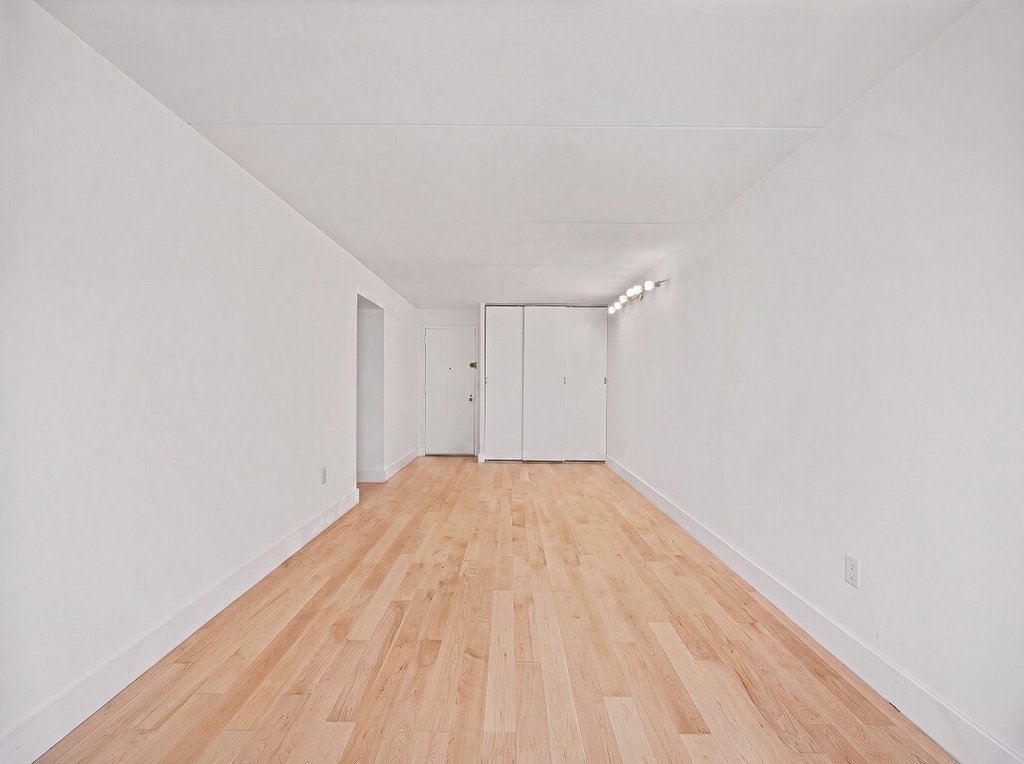 220 Manhattan Avenue, Unit 2N photo 4