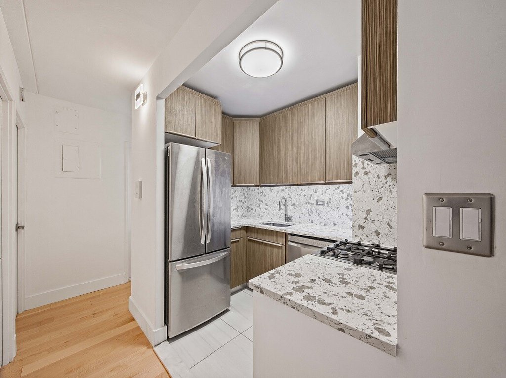 220 Manhattan Avenue, Unit 2N photo 5