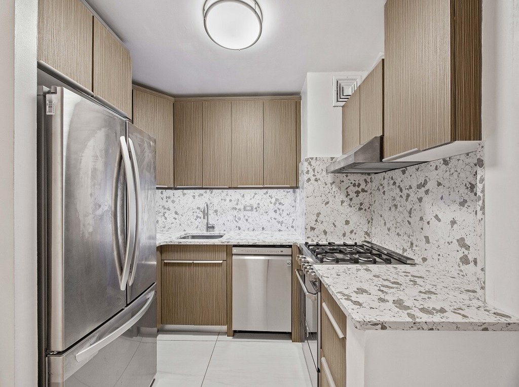 220 Manhattan Avenue, Unit 2N photo 6