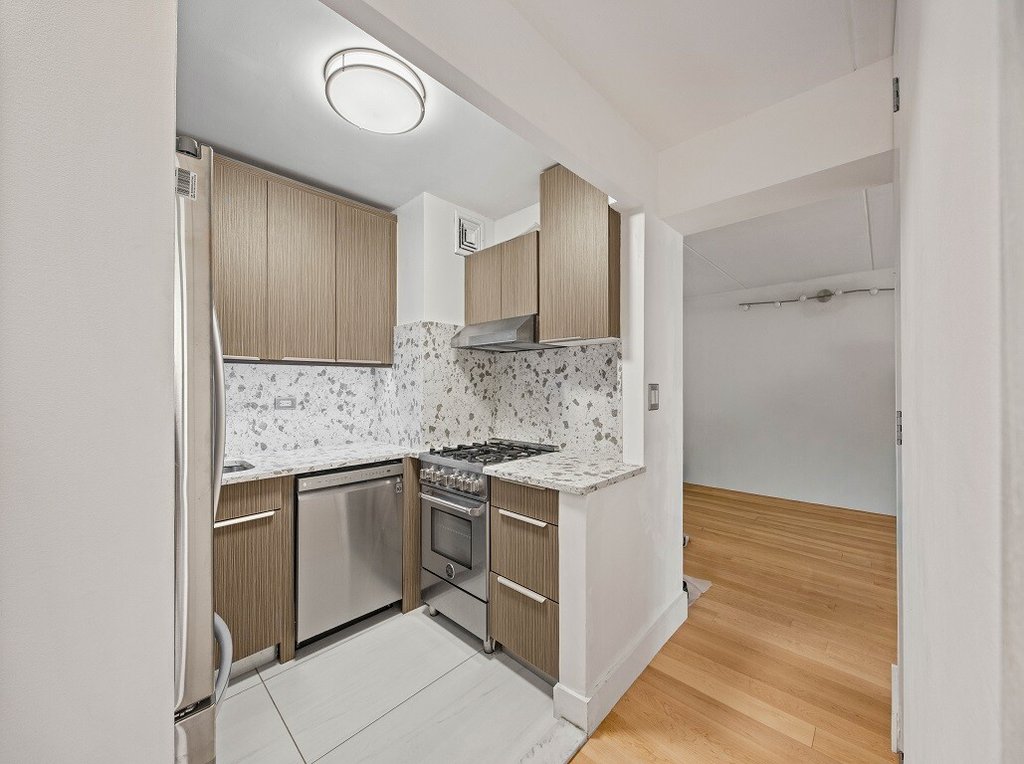 220 Manhattan Avenue, Unit 2N photo 7