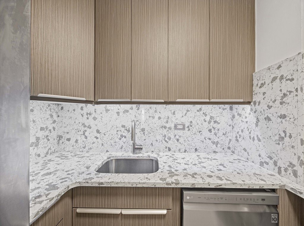 220 Manhattan Avenue, Unit 2N photo 9