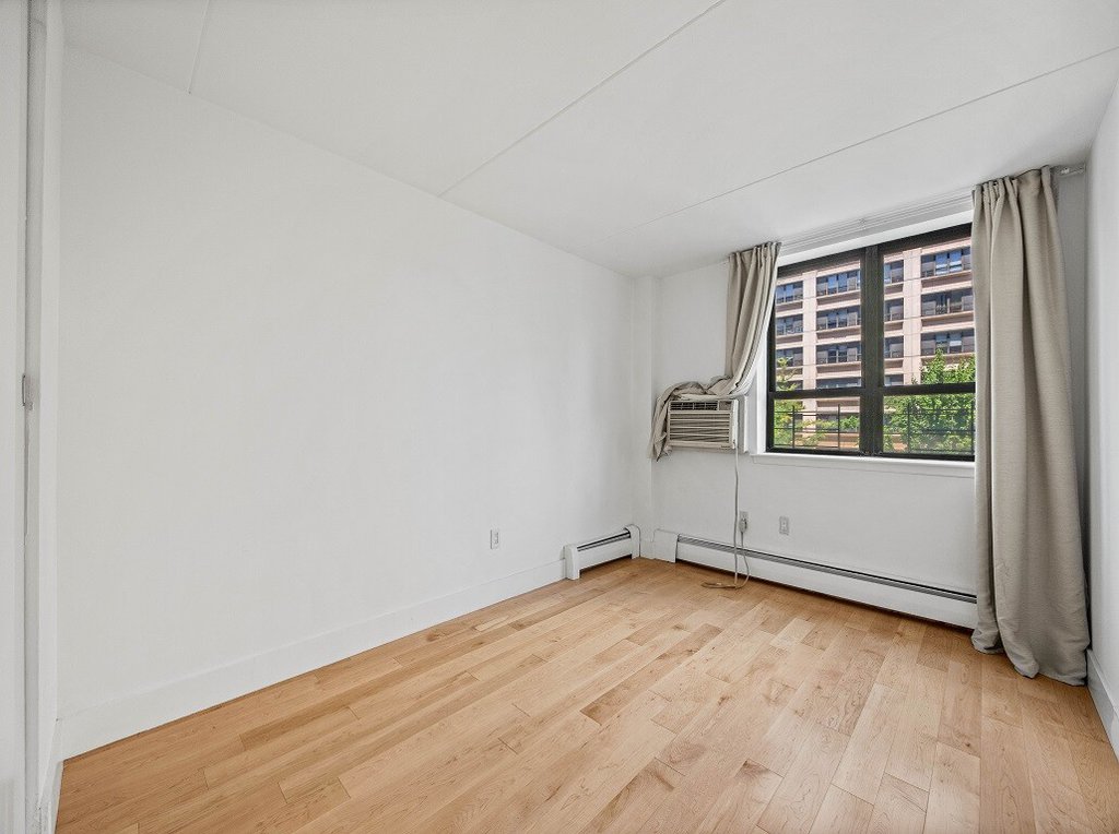 220 Manhattan Avenue, Unit 2N photo 11