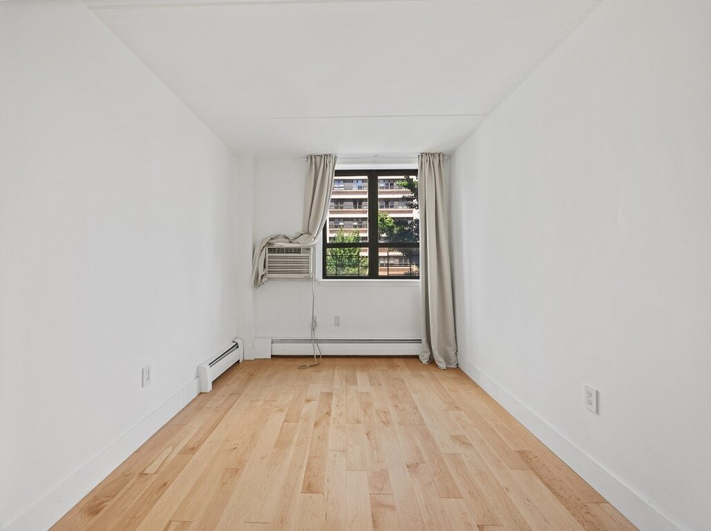 220 Manhattan Avenue, Unit 2N photo 13