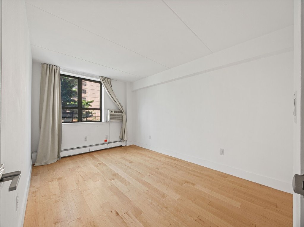 220 Manhattan Avenue, Unit 2N photo 15