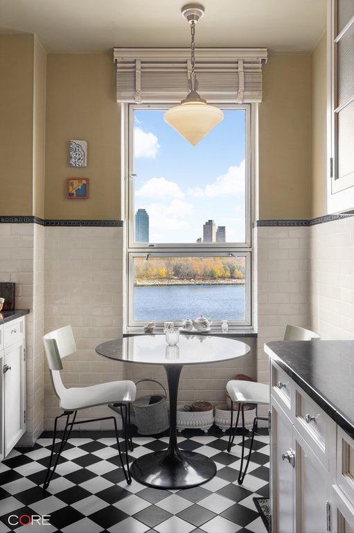 450 East 52nd Street, Unit 2/3 photo 8