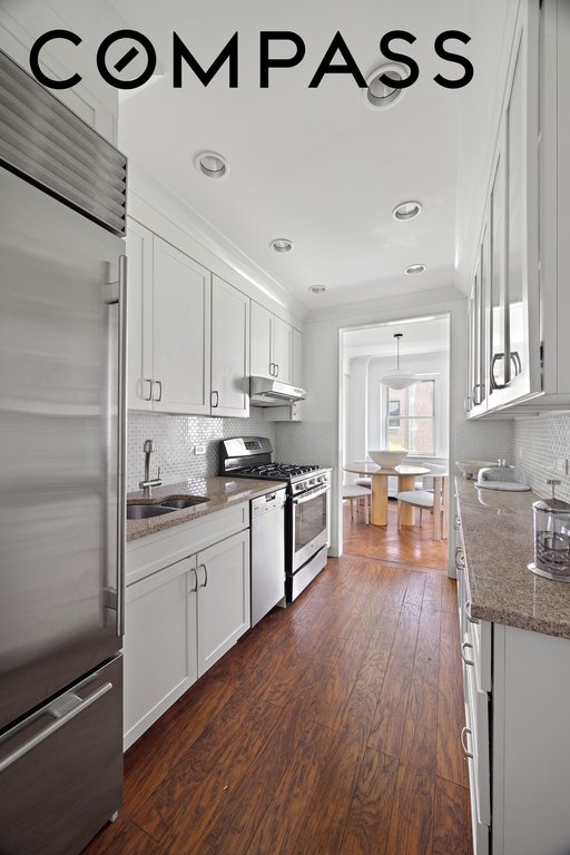 710 Park Avenue, Unit 6D photo 9