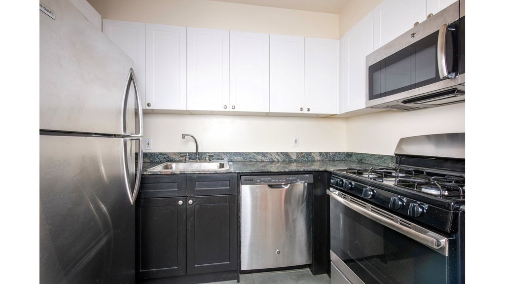 308 East 38th Street, Unit 8D photo 3