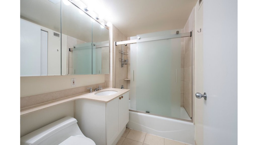 308 East 38th Street, Unit 8D photo 4