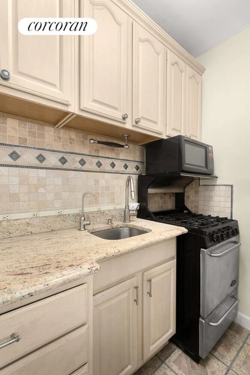 225 East 79th Street, Unit 2D photo 3