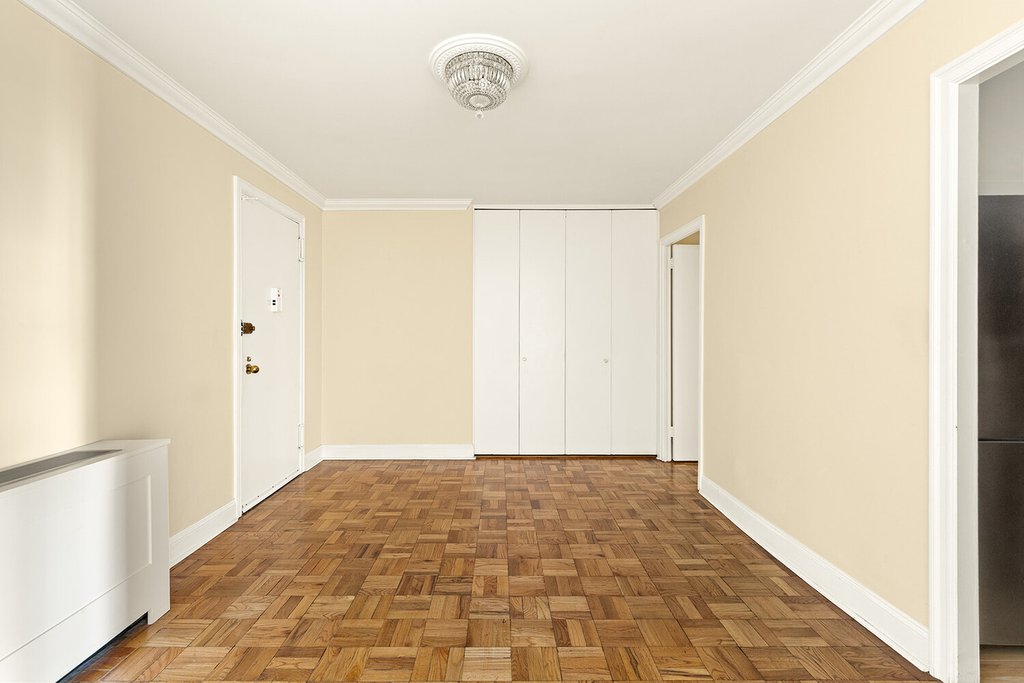 340 East 64th Street, Unit 11A photo 4