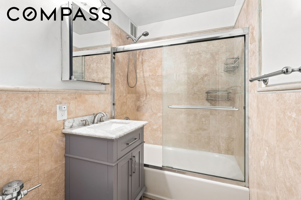 333 East 34th Street, Unit 3H photo 5