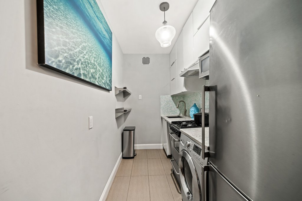 132 West 71st Street, Unit 7 photo 4