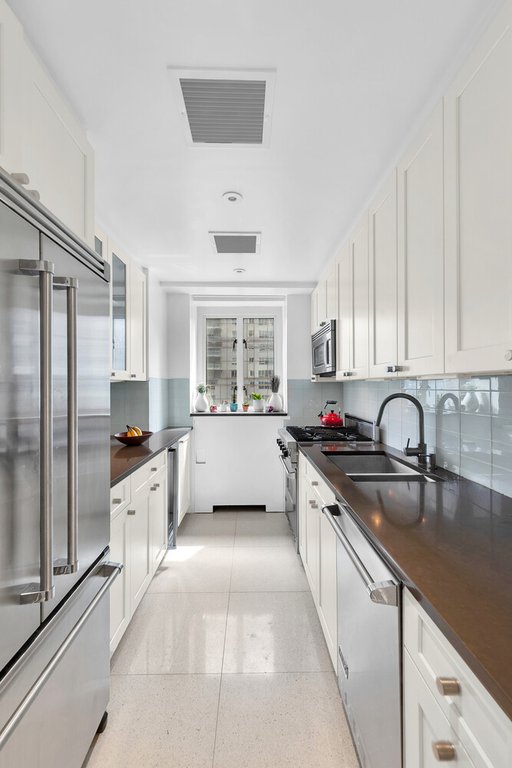 200 East 66th Street, Unit E503 photo 4