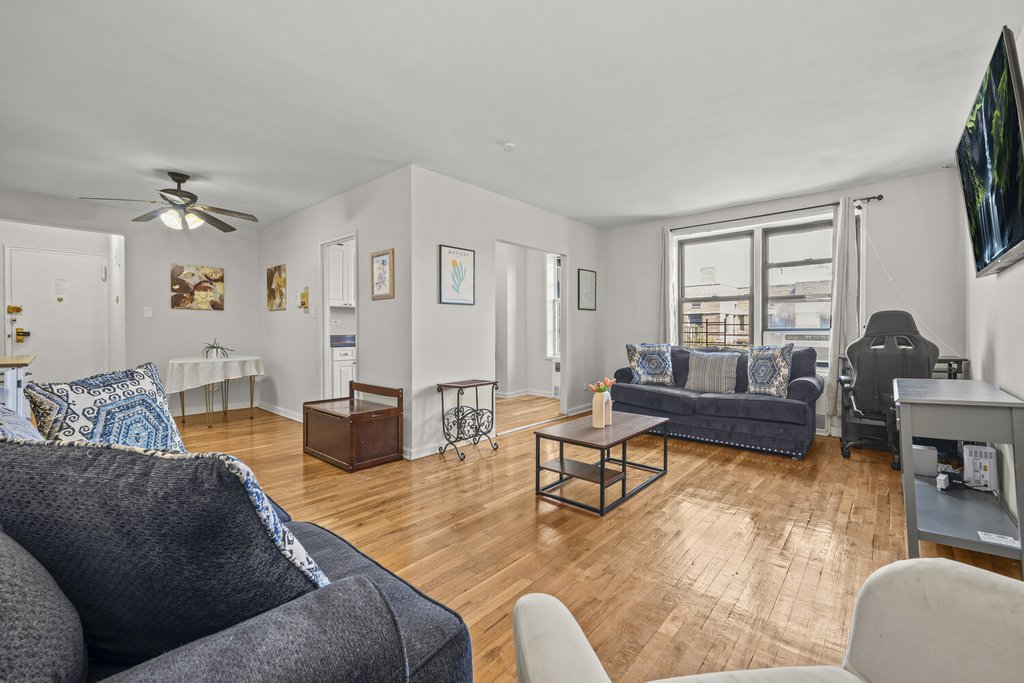 282 East 35th Street, Unit 7E