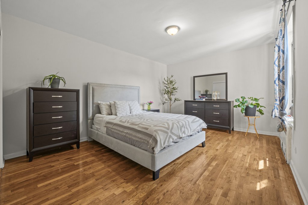 282 East 35th Street, Unit 7E photo 3